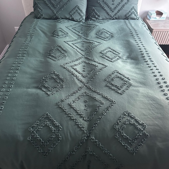 Forest green queen size tufted duvet cover and sham set - Picture 2 of 9